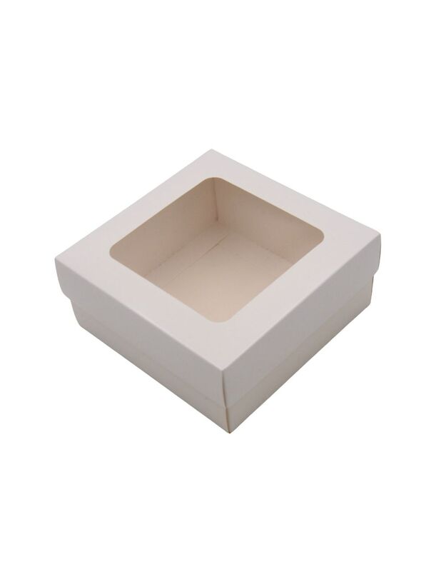 12,5x12,5x5,5 cm. Balta dovanų dėžutė su langeliu